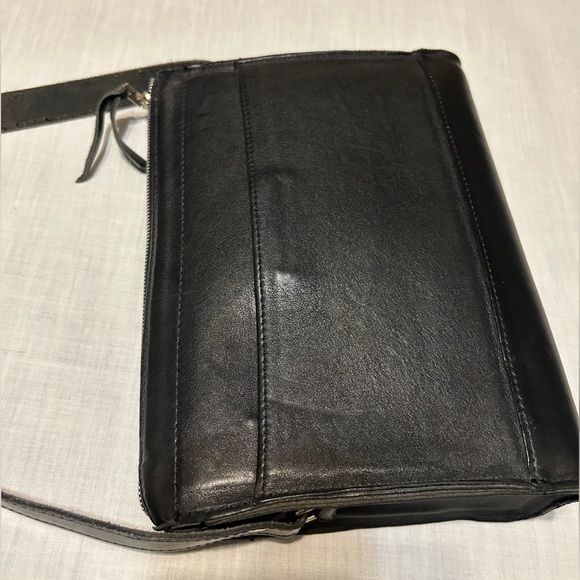 Harley Davidson Elegant Black Leather Shoulder Bag - Picture 8 of 15